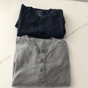 Gap Waffle Thermal Pullout Long Sleeve Shirt Sz M, Bundle of 2. Grey, Dark Blue